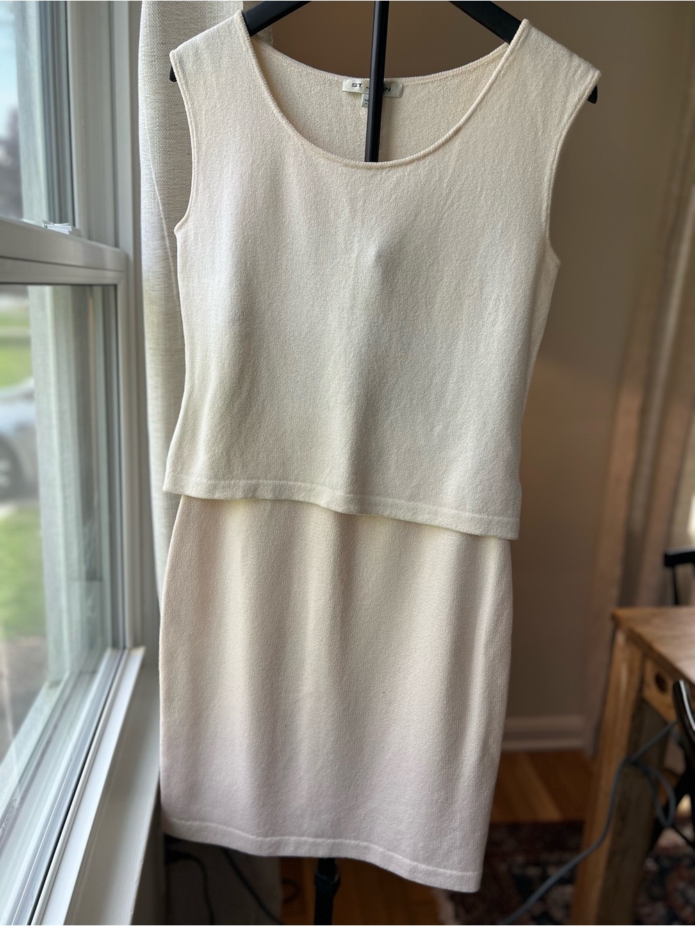 St. John Cream two piece set size 2P